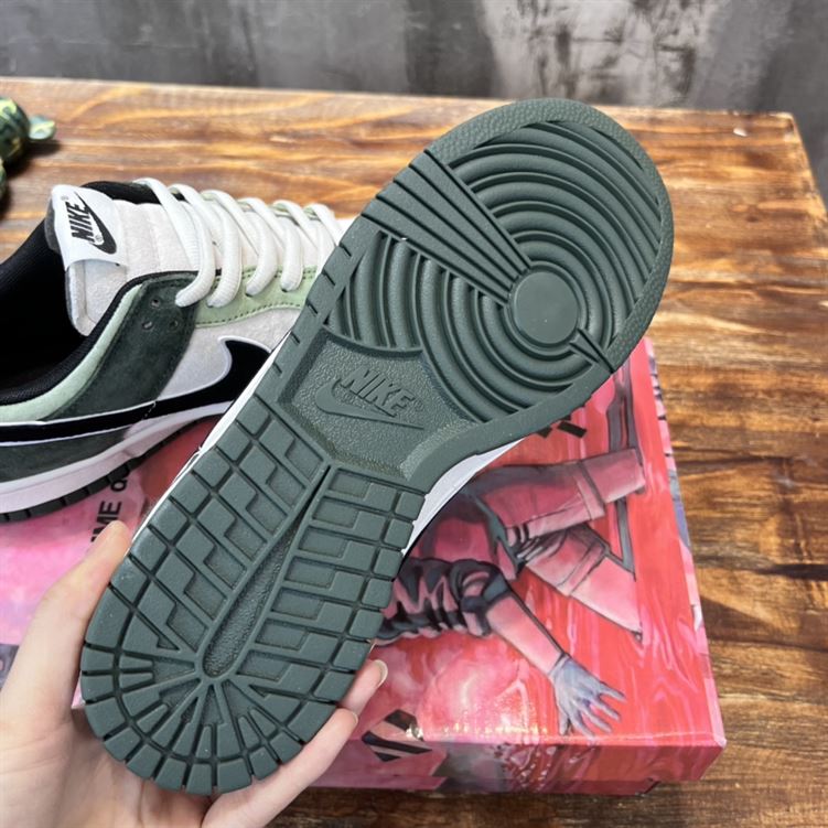 NIKE SB DUNK LOW SNEAKER – NSN005