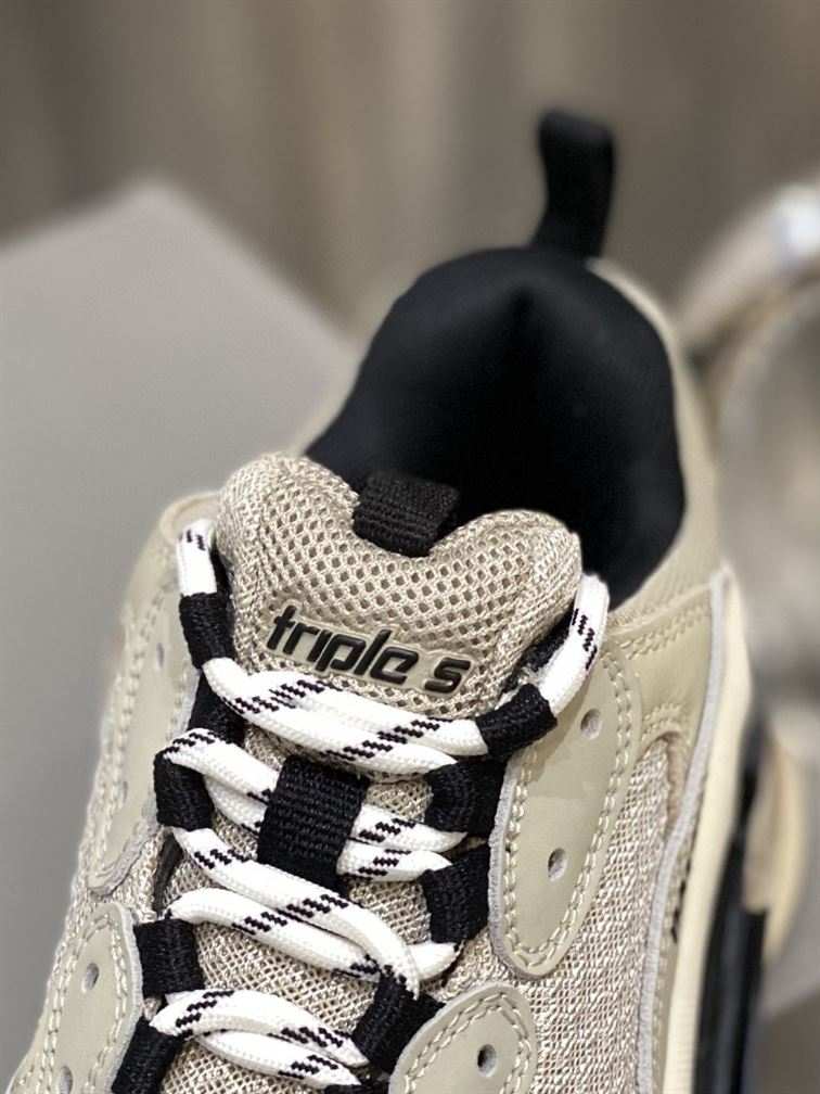 BALENCIAGA TRIPLE S SNEAKERS IN GREY AND BLACK – BLA020