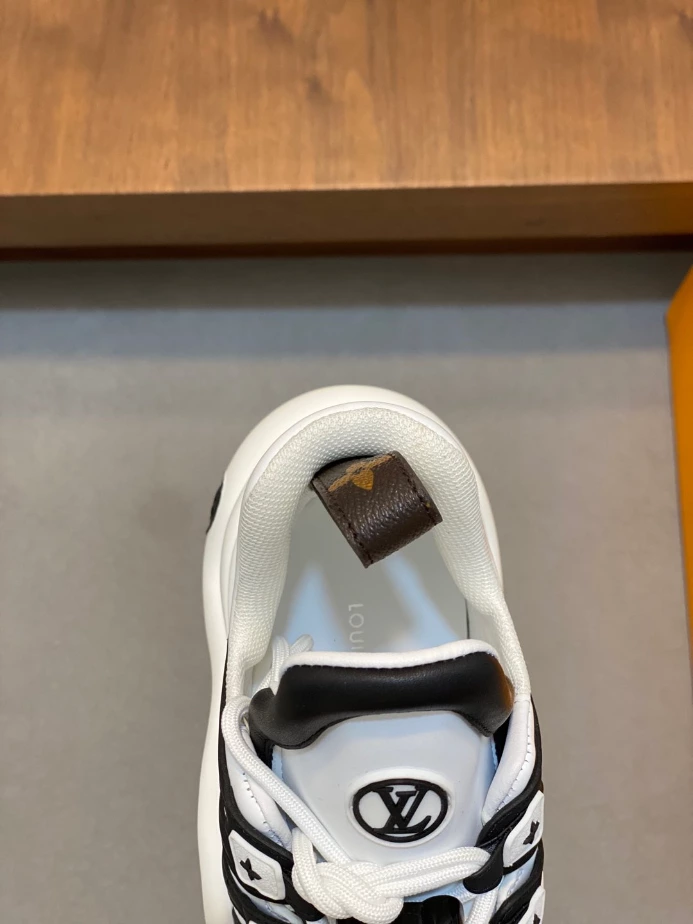 Louis Vuitton Archlight Sneaker – LVS211