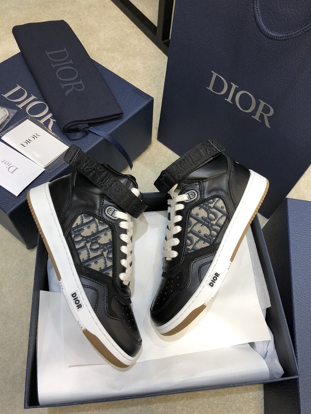 DIOR B27 HIGH-TOP SNEAKER – DO006