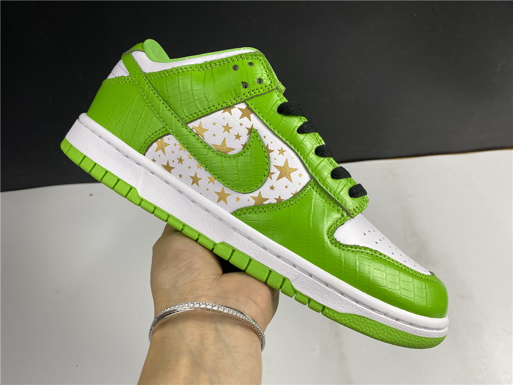 Supreme x Nike SB Dunk Low Mean Green
