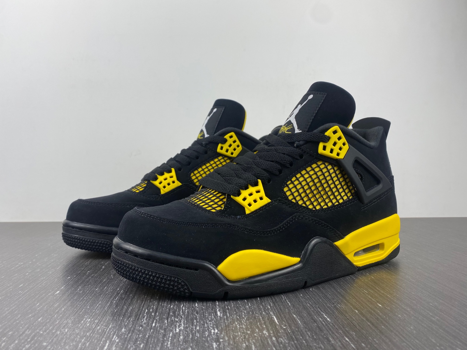 Jordan 4 Retro Thunder