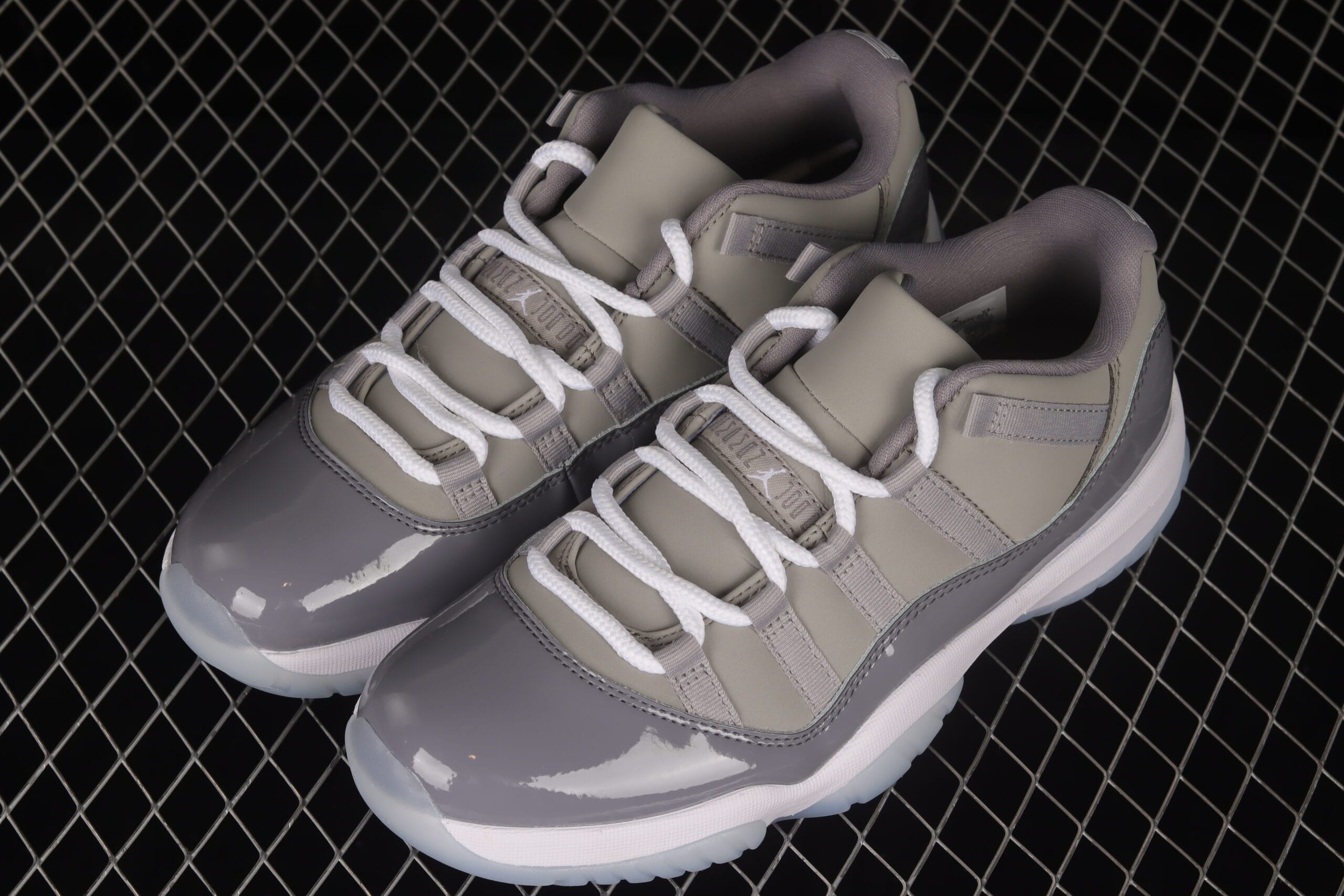 Jordan 11 Retro Low, Cool Grey