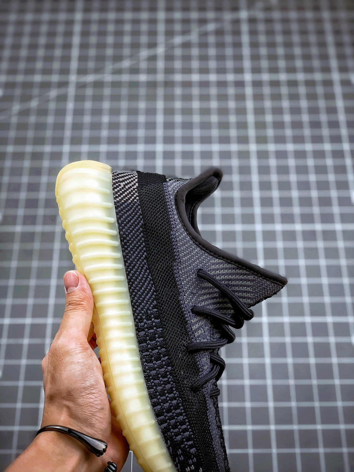 Adidas Yeezy Boost 350 V2 Carbon