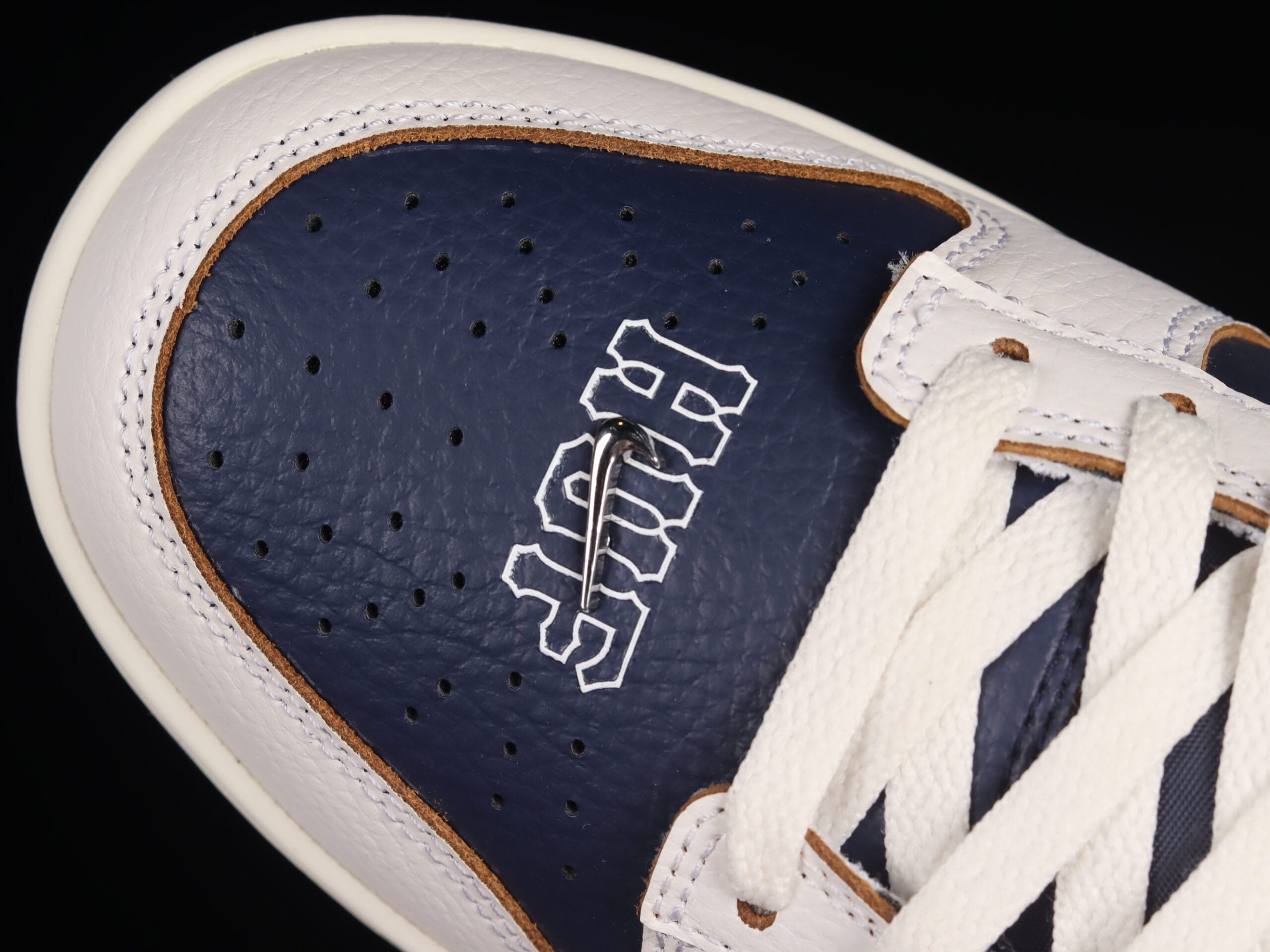 HUF x Nike SB Dunk Low “New York City”