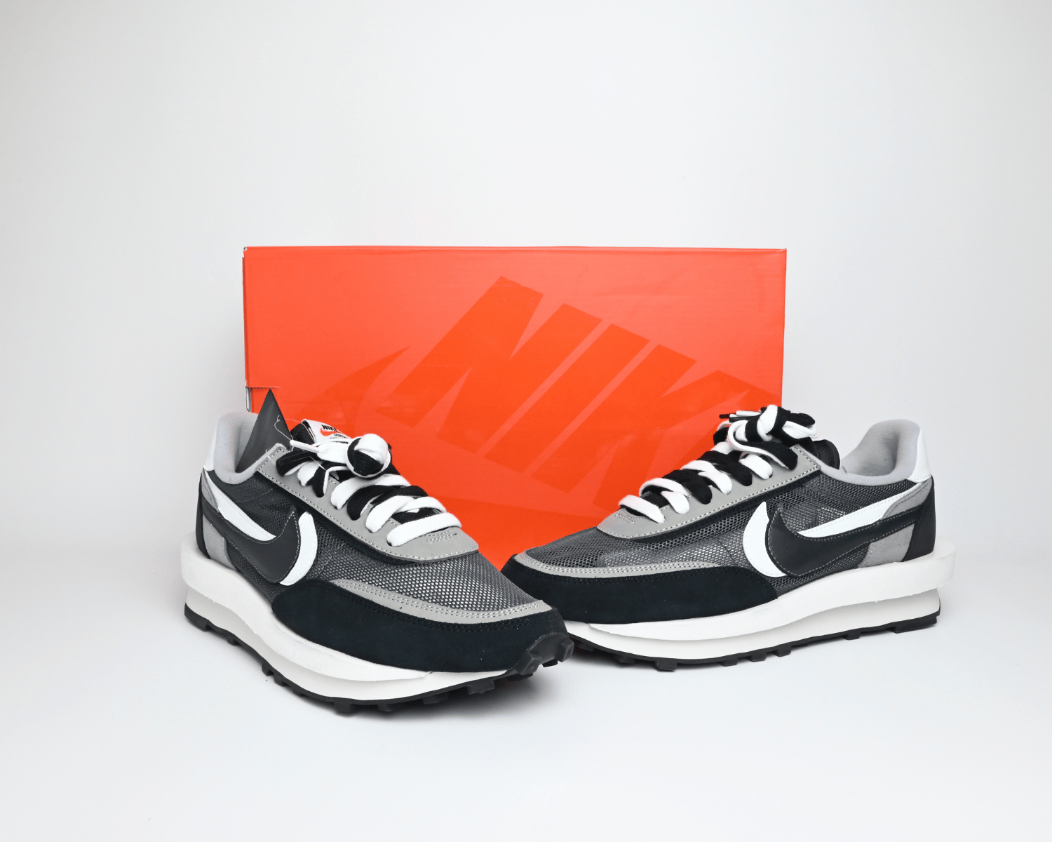 Nike Vaporwaffle, Sacai Black White
