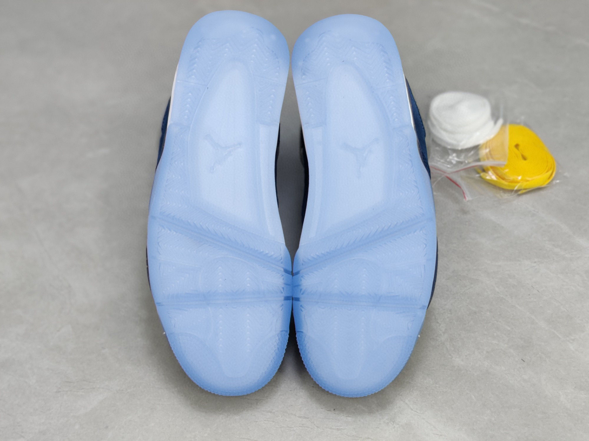 Jordan 4 Retro Michigan (PE)