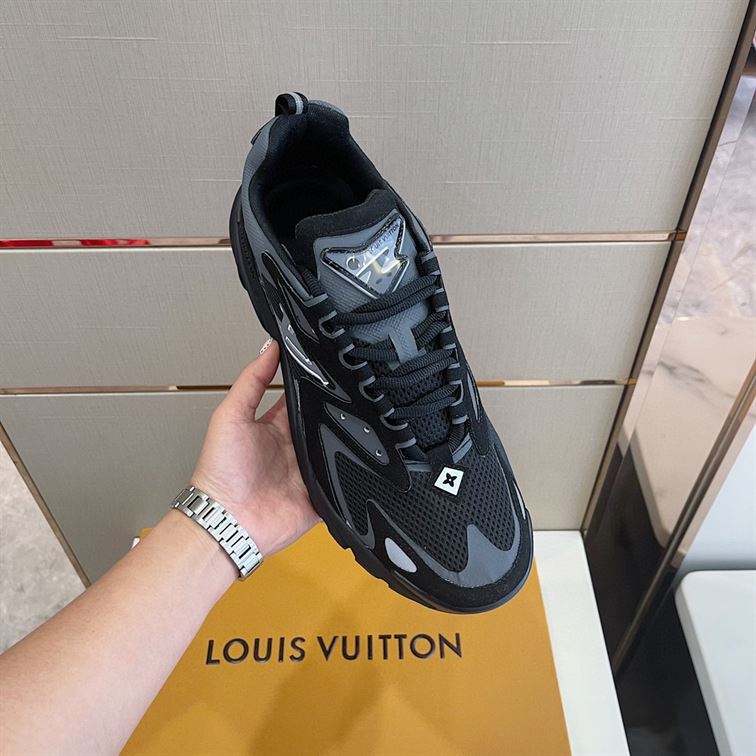 LOUIS VUITTON RUNNER TATIC SNEAKER – LVS026