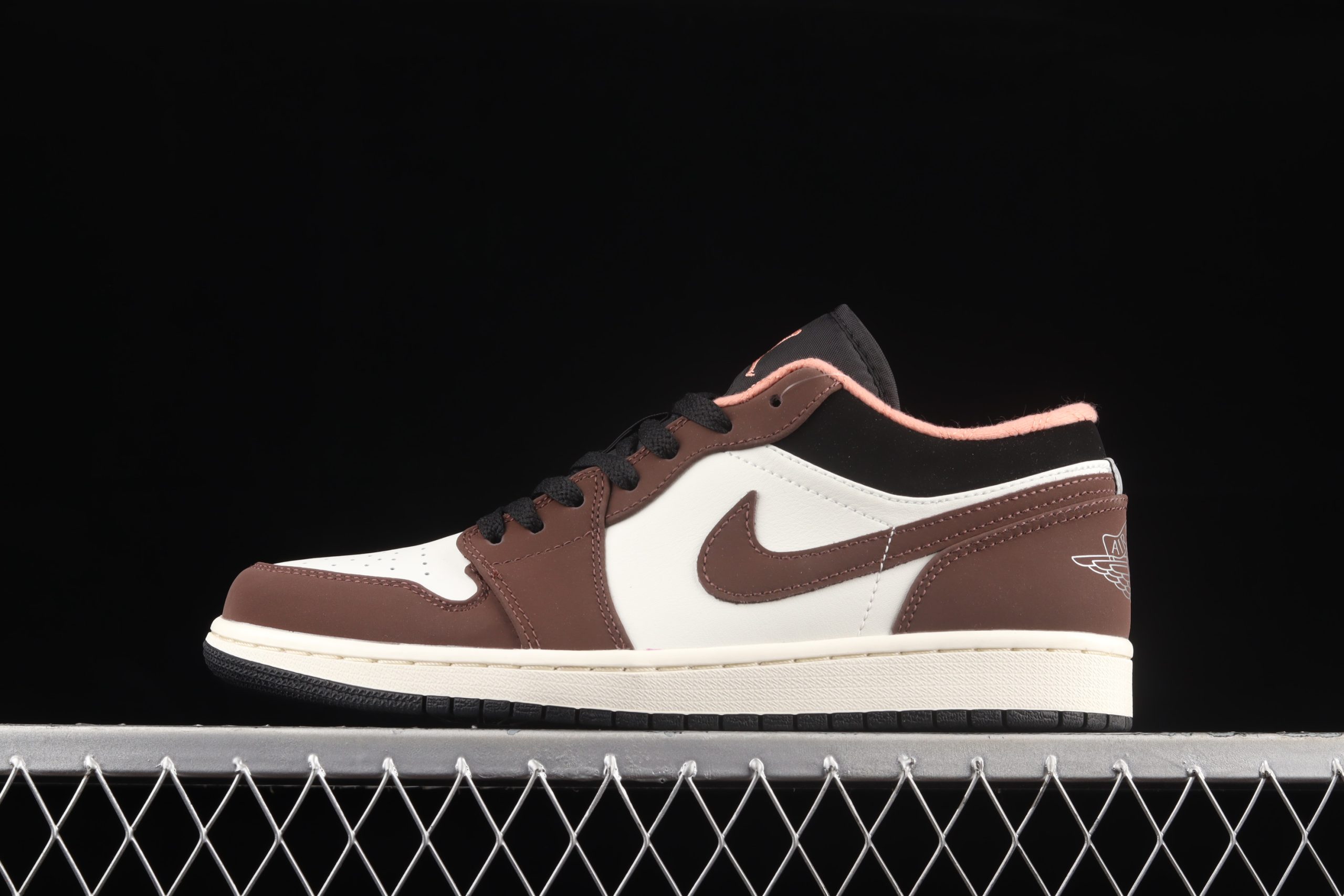 Jordan 1 Low Mocha