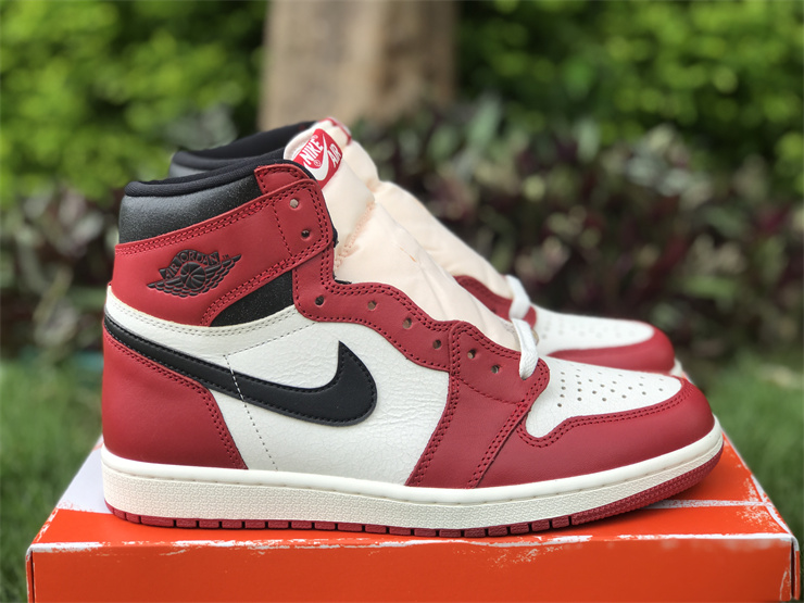 Air Jordan 1 High OG Chicago Lost and Found