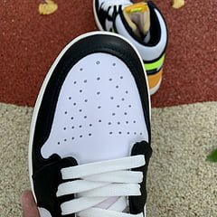 Air Jordan 1 University Gold