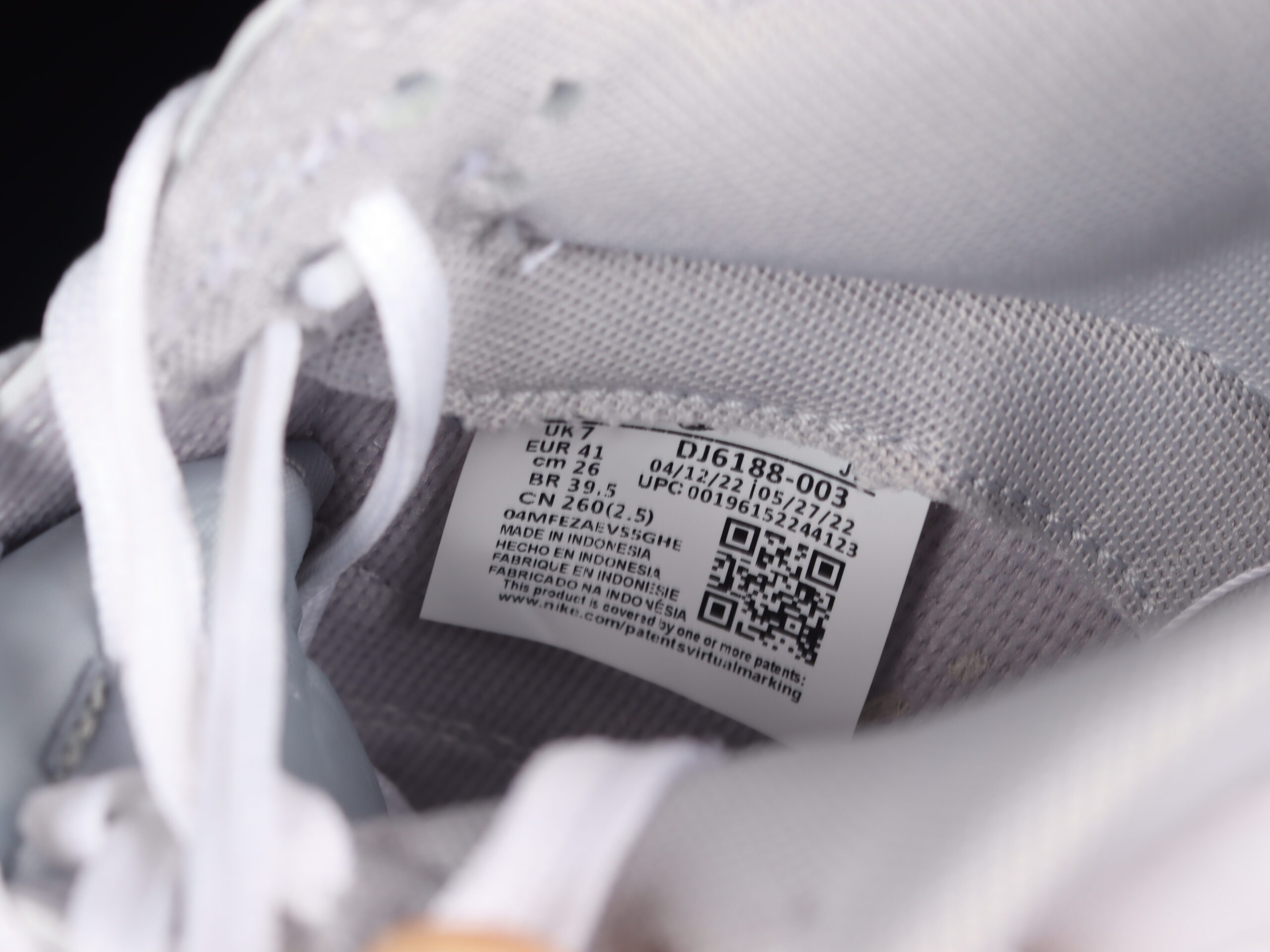 nike dunk low white grey