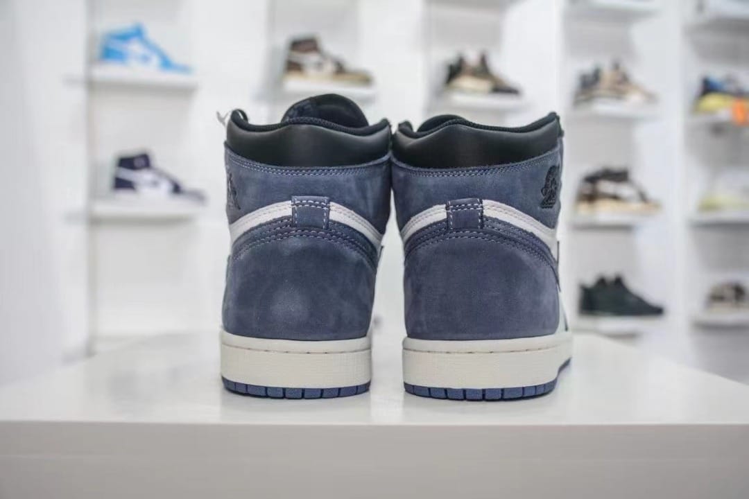 Air Jordan 1 Retro High Blue Moon