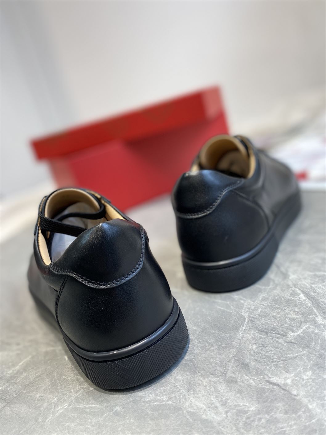 CHRISTIAN LOUBOUTIN LOUIS JUNIOR SNEAKERS – CLS032