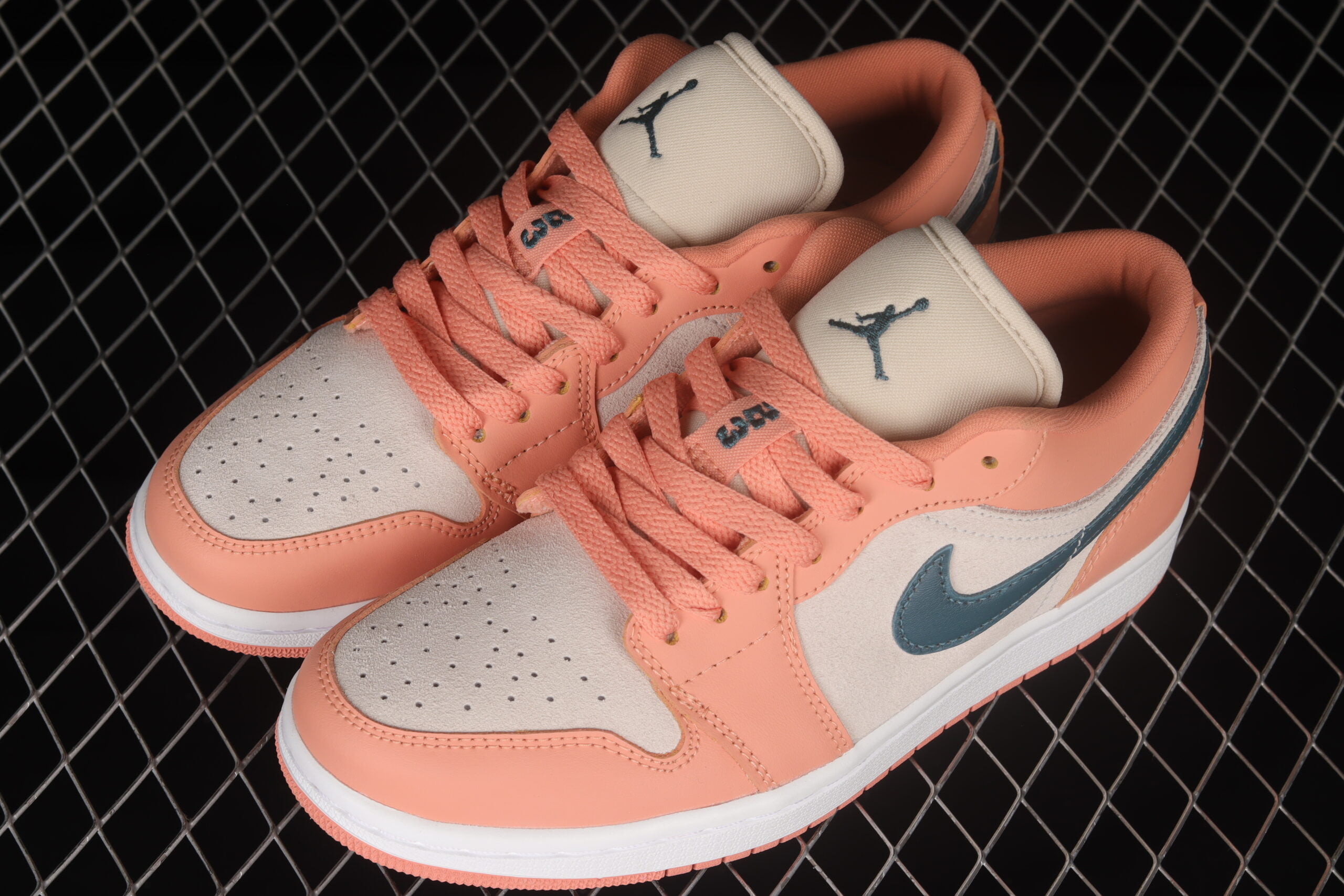 Air Jordan Low 1 Light Madder root