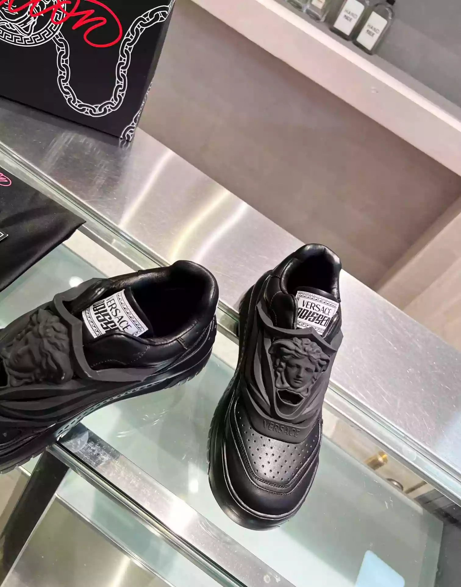 VERSACE WOMEN’S ODISSEA SNEAKERS IN BLACK LEATHER – VSS017