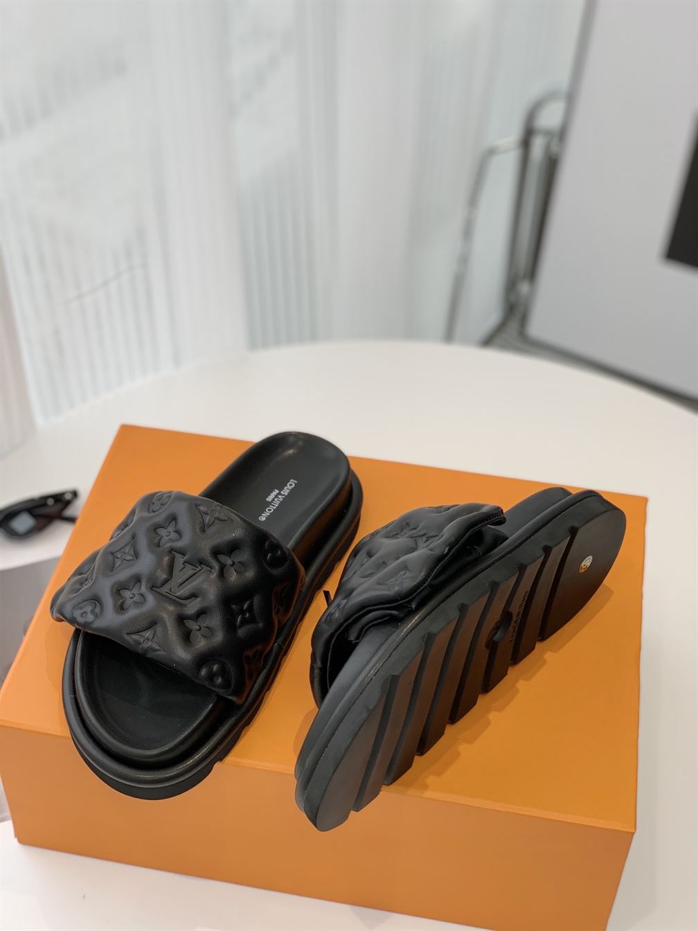 LOUIS VUITTON SLIDES – LVSD007
