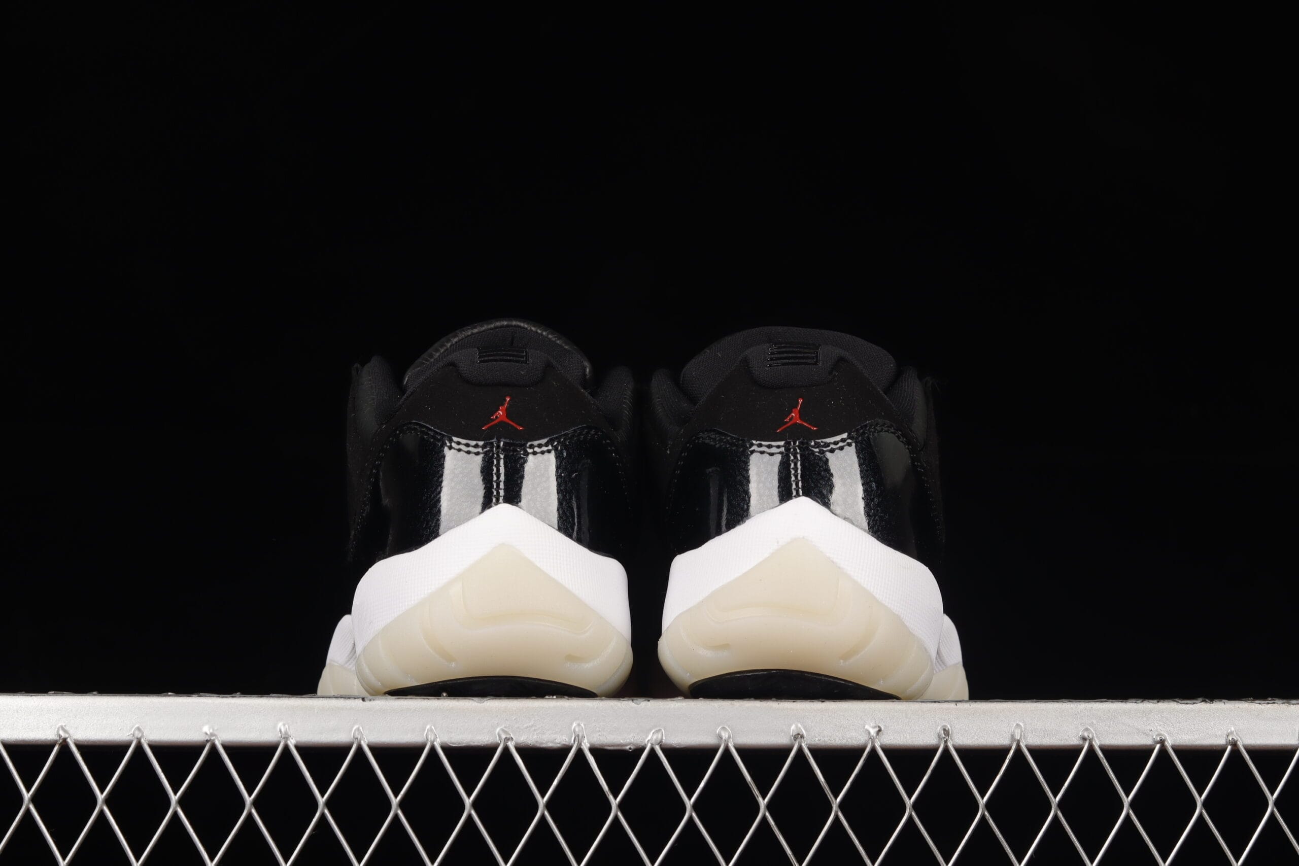 Jordan 11 Retro Low 72-10, Black/White/Sail/Gym Red