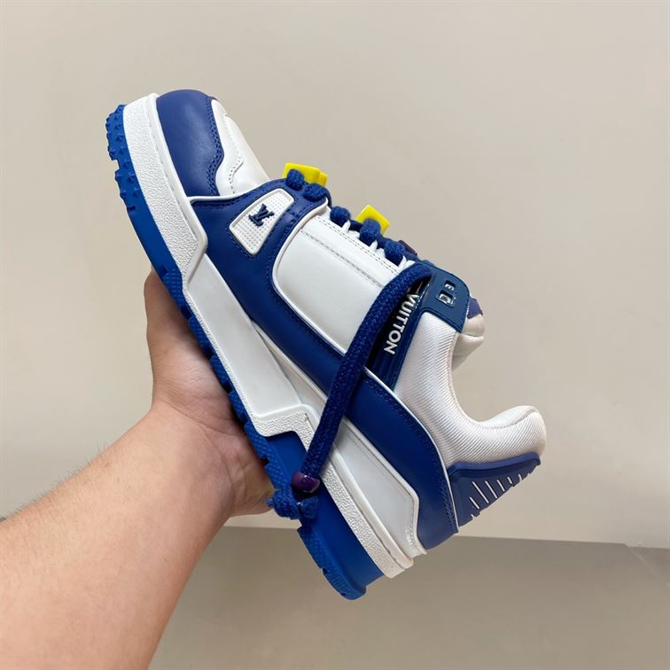 LOUIS VUITTON TRAINER MAXI LOW-TOP SNEAKERS IN WHITE AND BLUE – LVS117