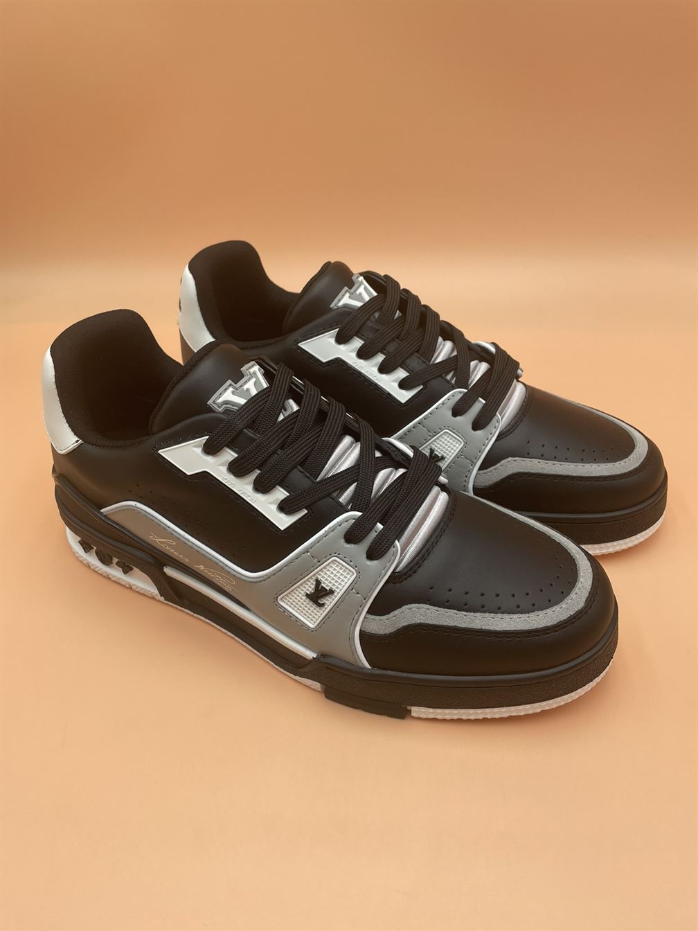 LOUIS VUITTON TRAINER SNEAKER BLACK – LVS126