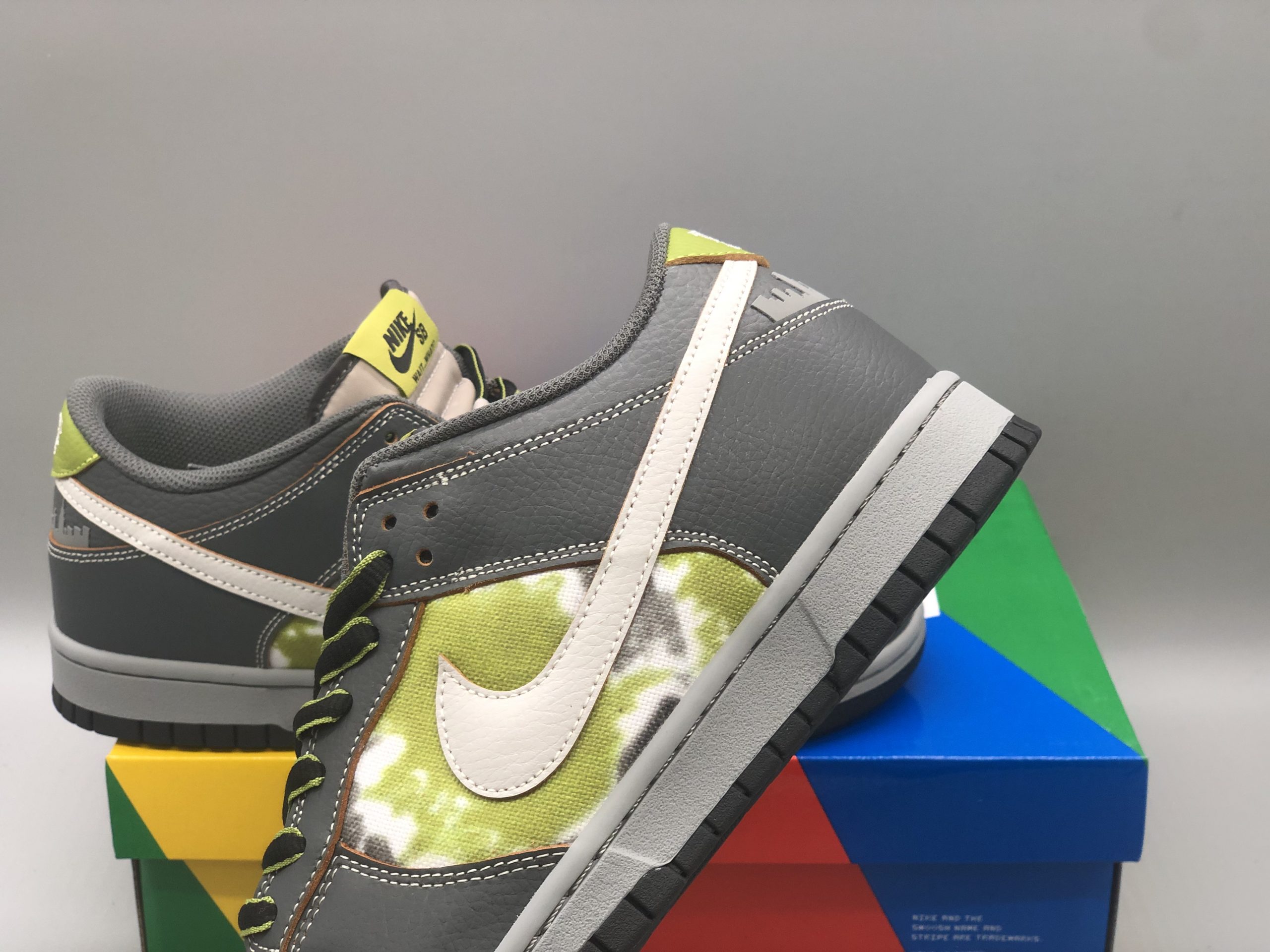 Nike SB Dunk Low HUF Wait, What!? (Friends and Family)