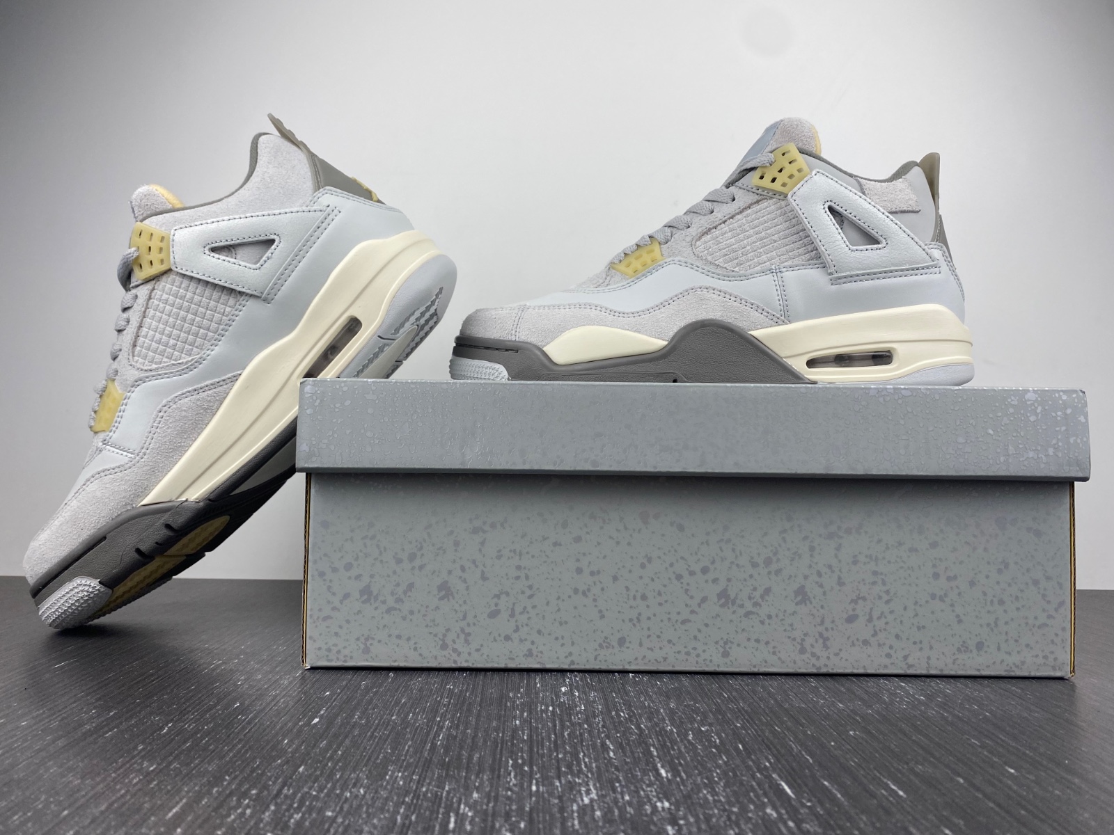 Air Jordan 4 SE Craft Photon Dust