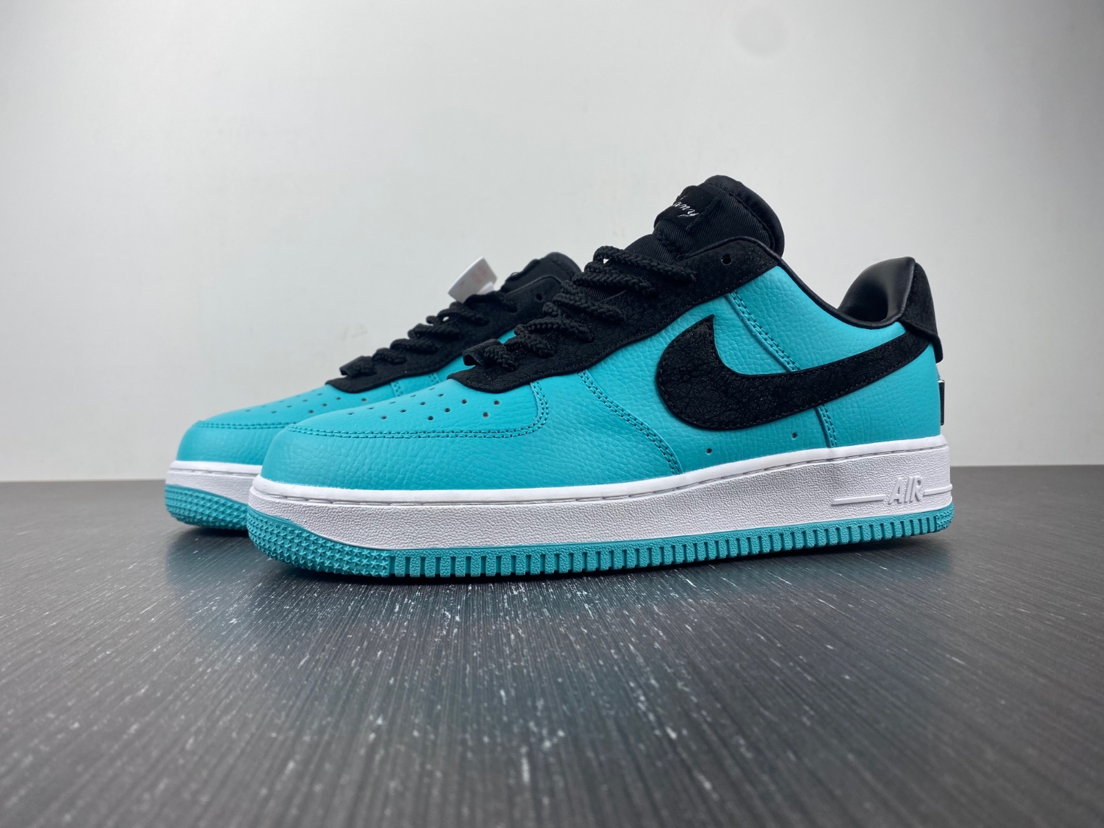 Tiffany & Co. x Nike Air Force 1 Friends and Family