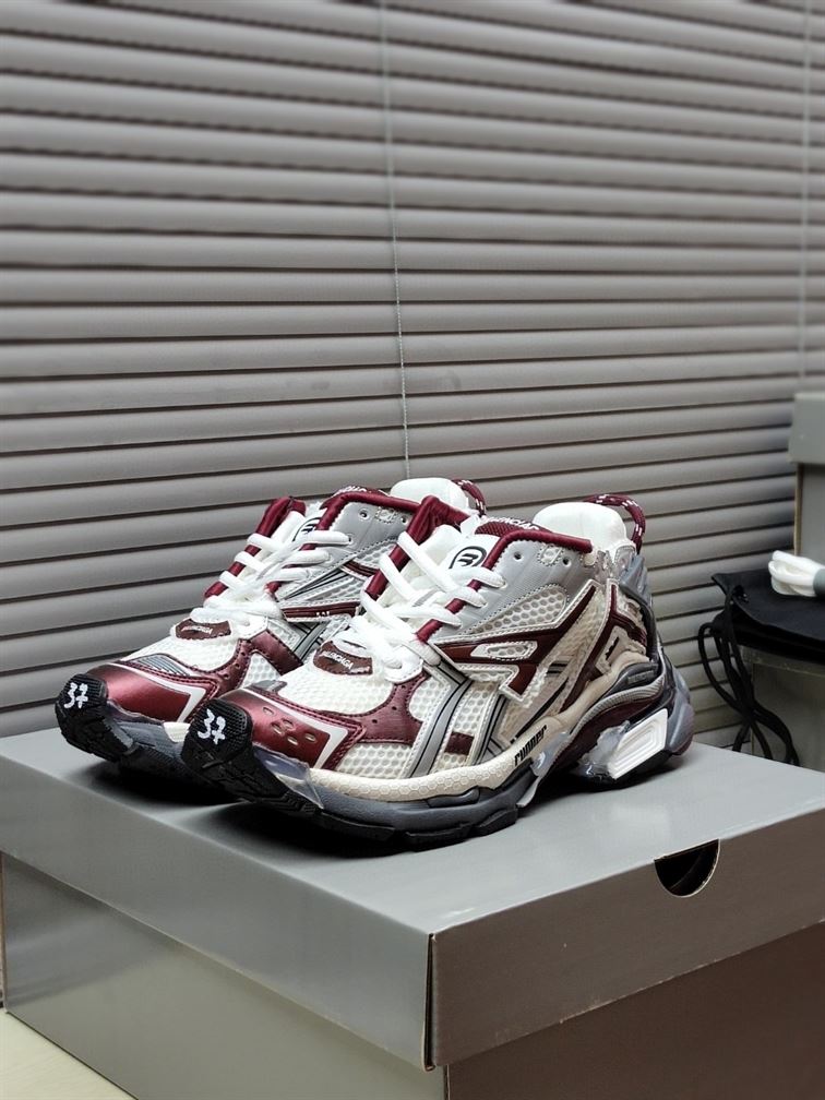 BALENCIAGA RUNNER SNEAKER IN GREY – BLA055