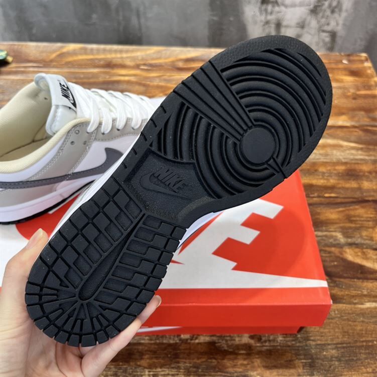 NIKE SB DUNK LOW SNEAKER – NSN016