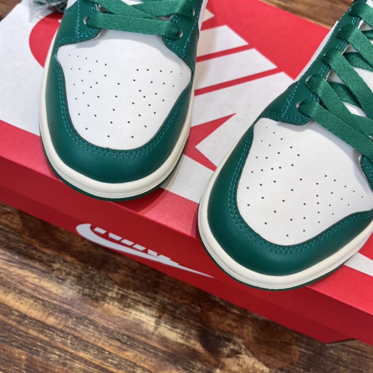NIKE DUNK LOW SE LOTTERY PACK – NSN022