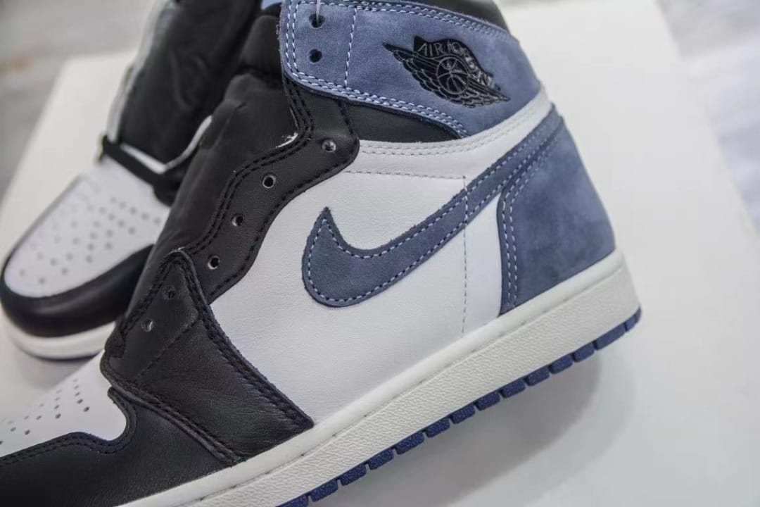 Air Jordan 1 Retro High Blue Moon