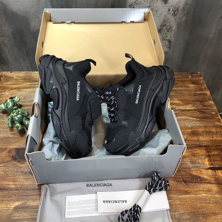 BALENCIAGA TRIPLE S FULL BLACK – BLA011