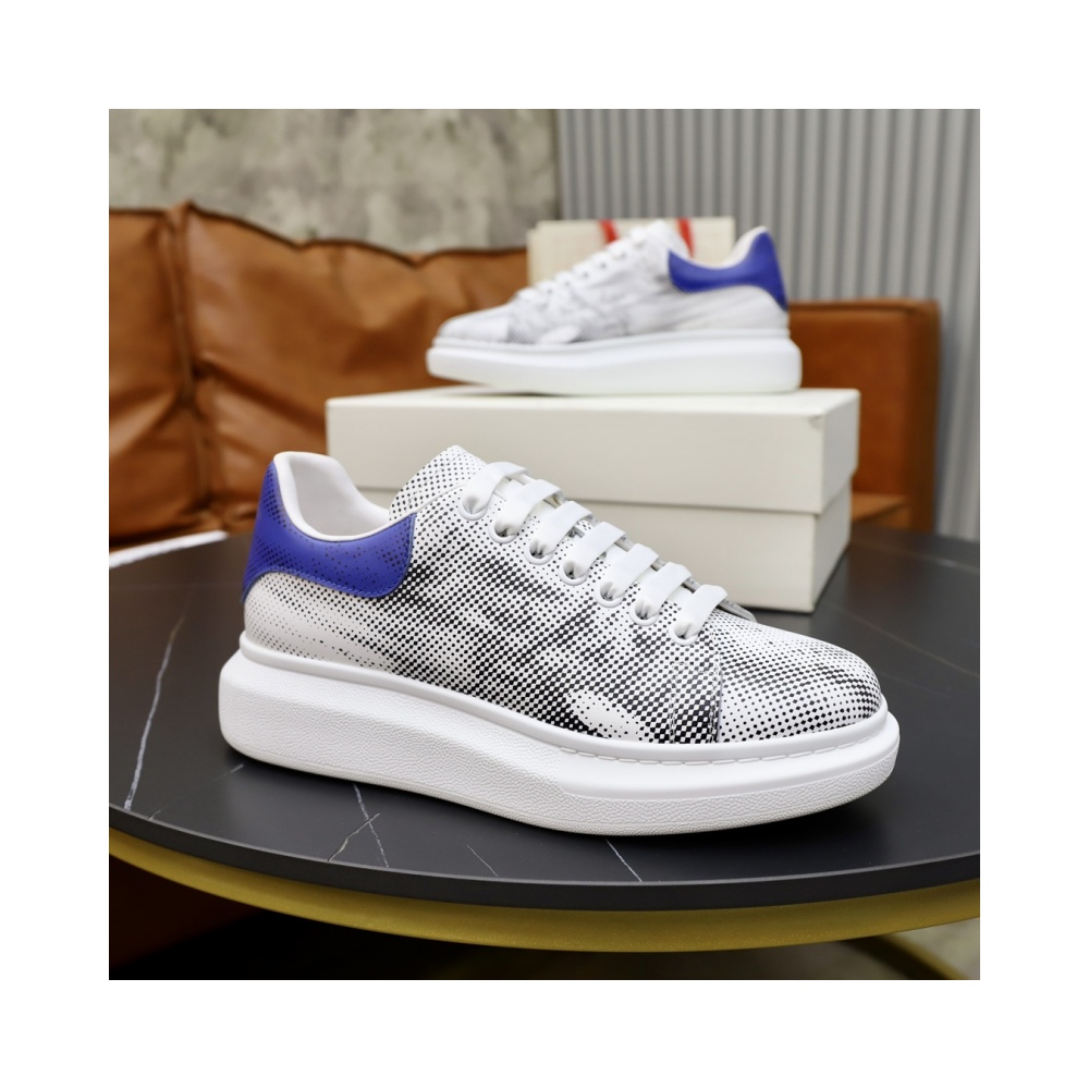 Alexander McQueen's classic star hit all-match white shoes