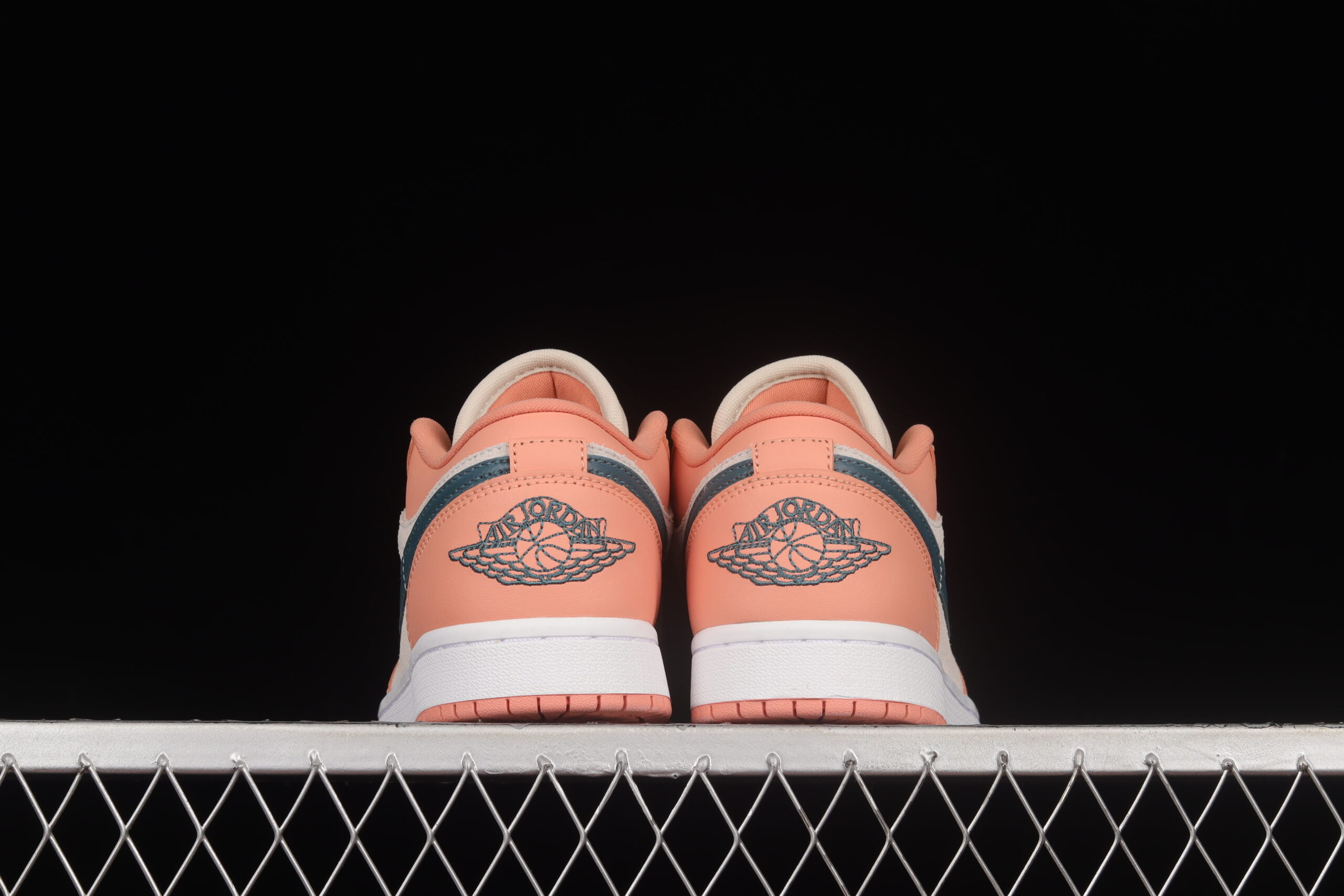 Air Jordan Low 1 Light Madder root