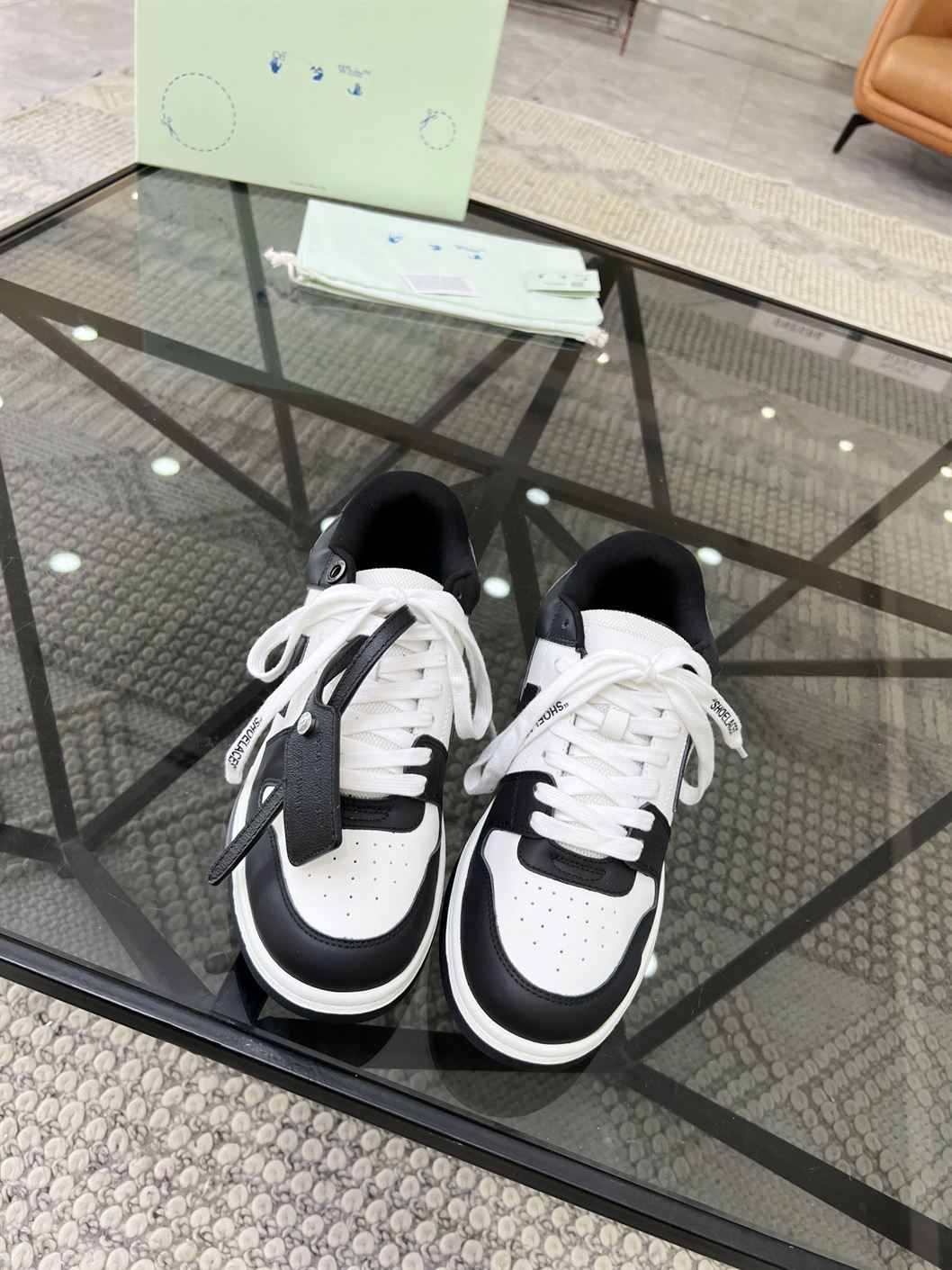 OFF-WHITE OUT OF OFFICE BLACK WHITE SNEAKER – OFW015
