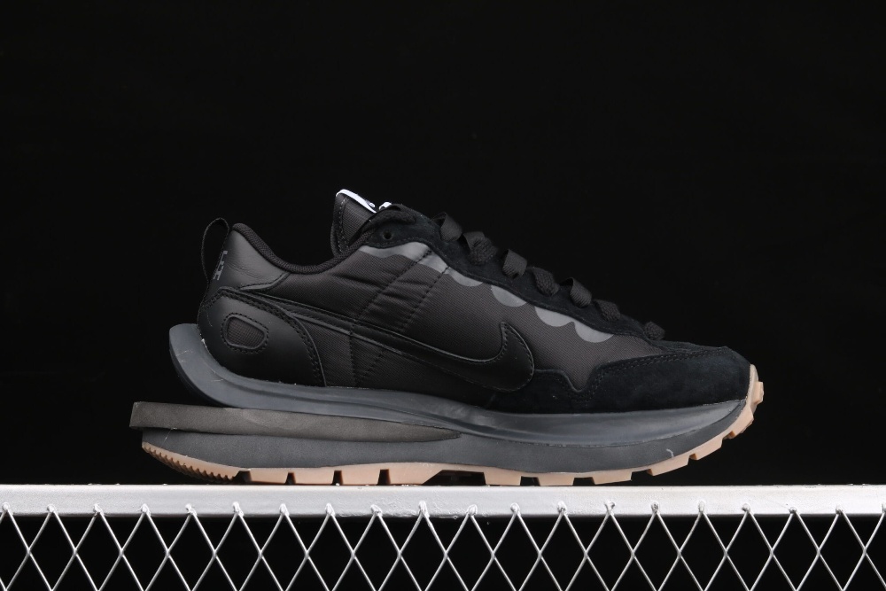 Nike Vaporwaffle, Sacai Black Gum