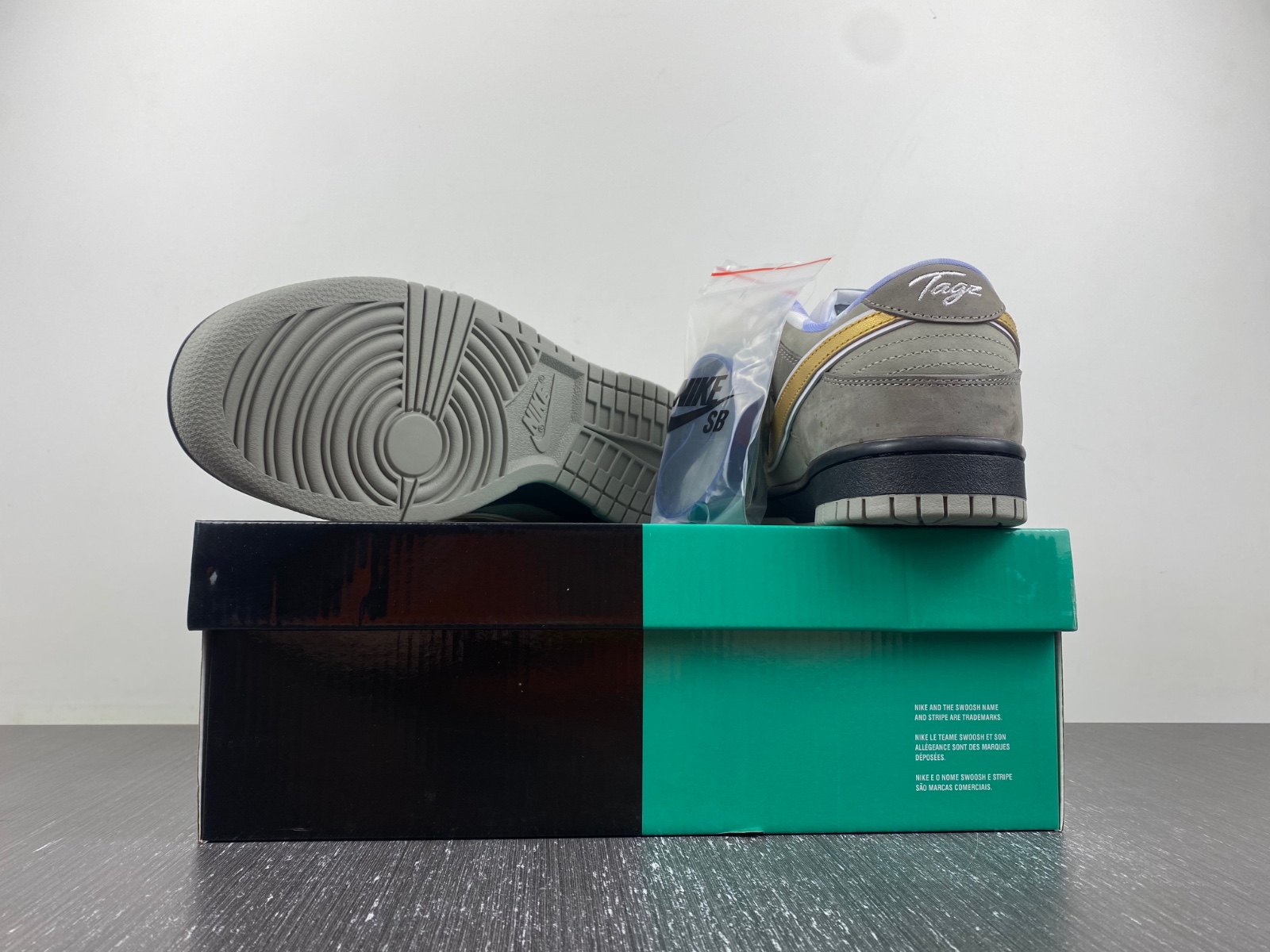 CONCEPTS x Nike SB Dunk Low TAGZ custom