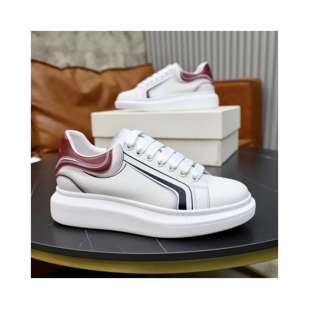 Alexander McQueen's classic star hit all-match white shoes