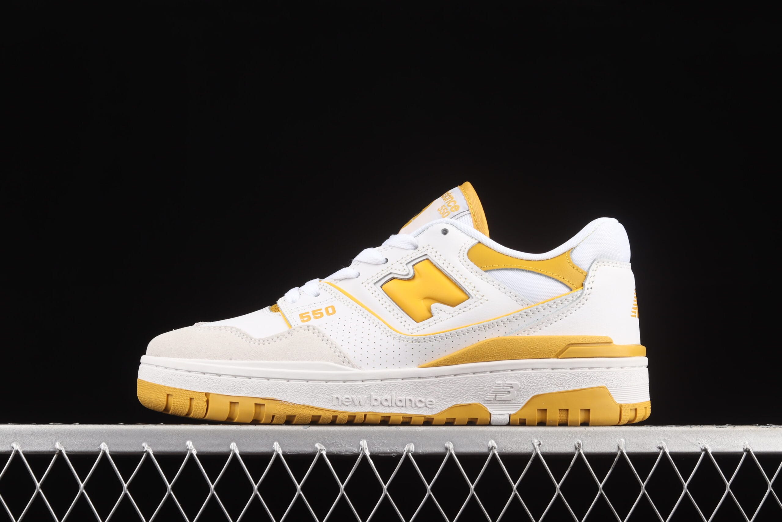 New Balance 550, Sea Salt Varsity Gold