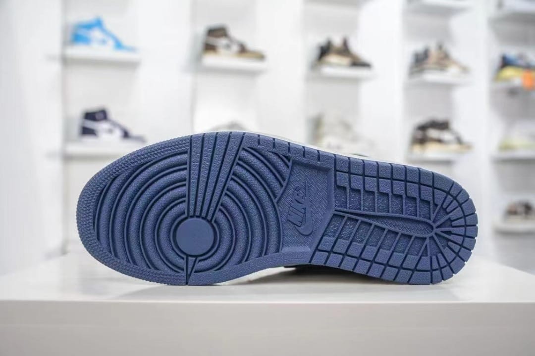 Air Jordan 1 Retro High Blue Moon