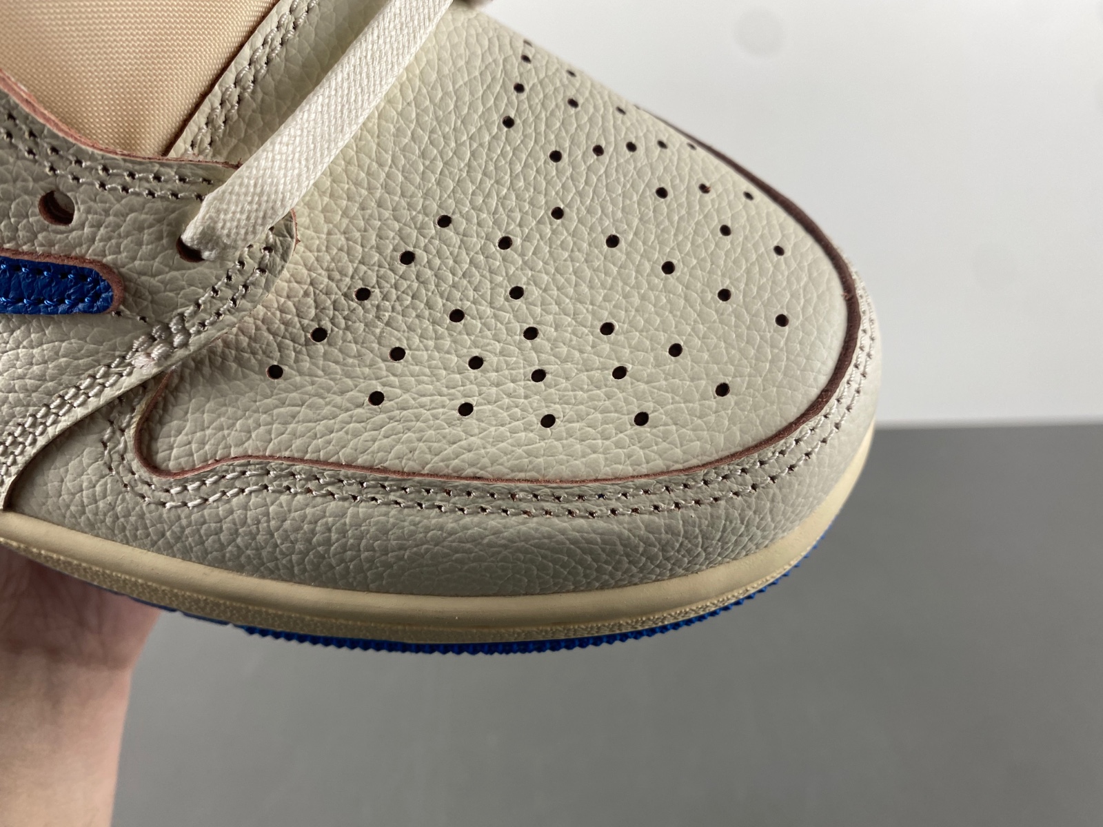 Travis Scott x Air Jordan 1 White Blue Fragment (2025)