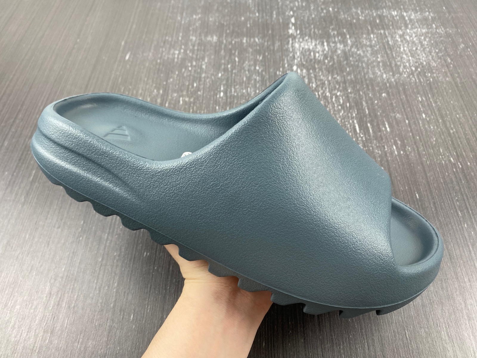 YEEZY SLIDE “Slate Marine”