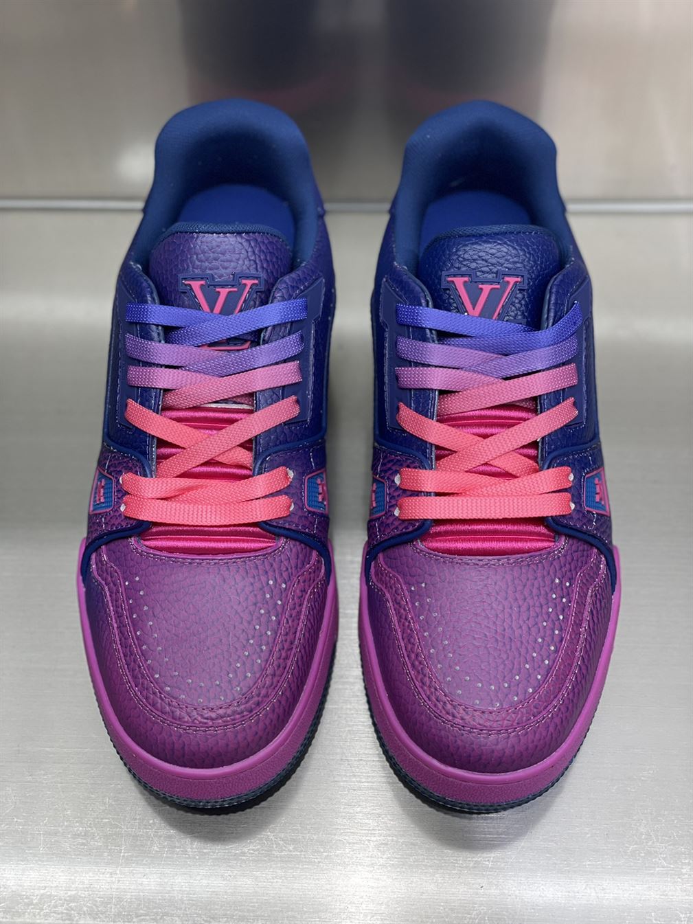 LOUIS VUITTON TRAINER SNEAKERS IN PINK – LVS003