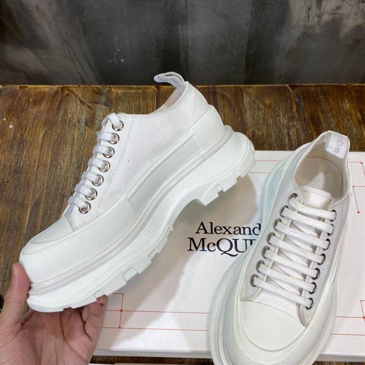 ALEXANDER MCQUEEN TREAD SLICK LOW TOP SNEAKER – ALD011