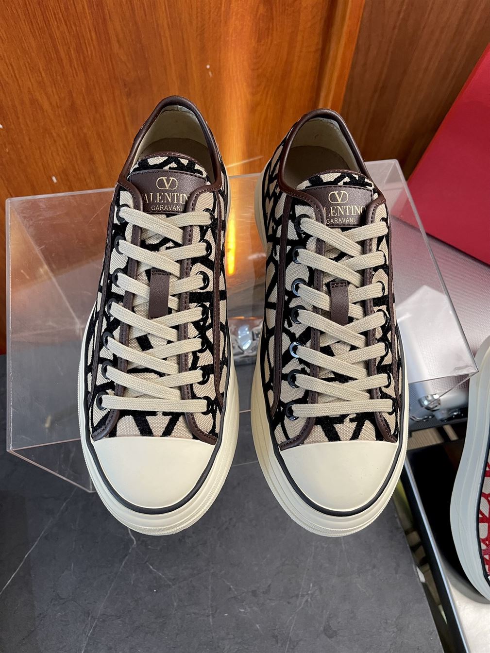 VALENTINO GARAVANI TOILE ICONOGRAPHE TOTALOOP LOW-TOP SNEAKER – VN001