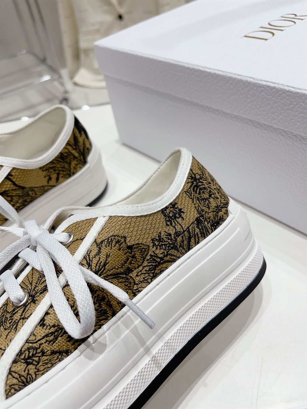 DIOR WALK’N’DIOR PLATFORM SNEAKER – DO114