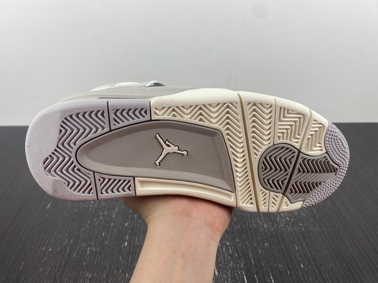 Air Jordan 4 Frozen Moments