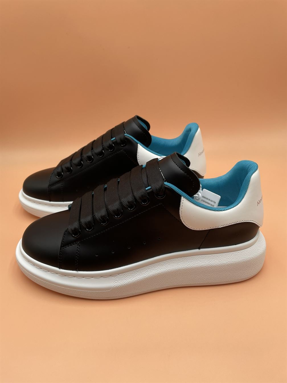ALEXANDER MCQUEEN OVERSIZED SNEAKER IN NAVY/WHITE/LAPIS BLUE – ALD040