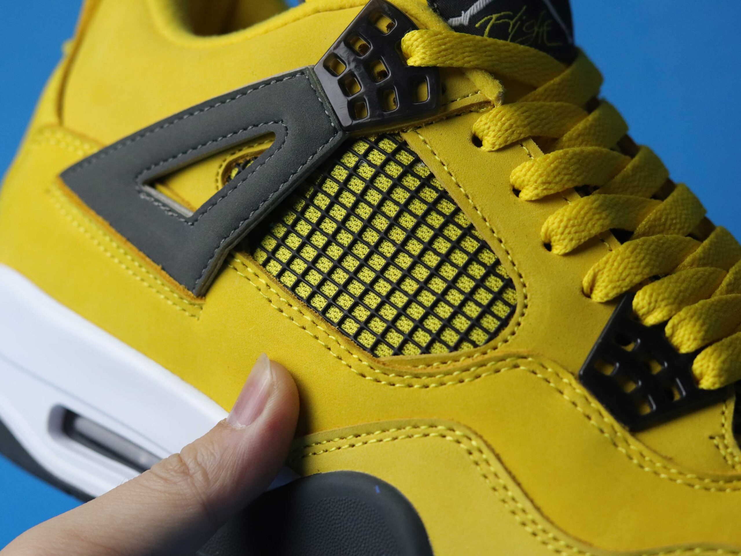 Jordan 4 Retro Lightning