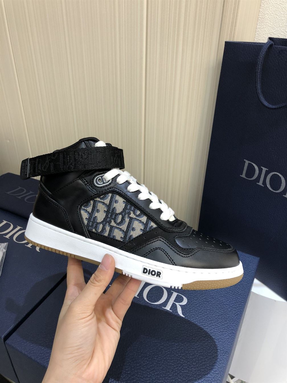 DIOR B27 HIGH-TOP SNEAKER – DO006